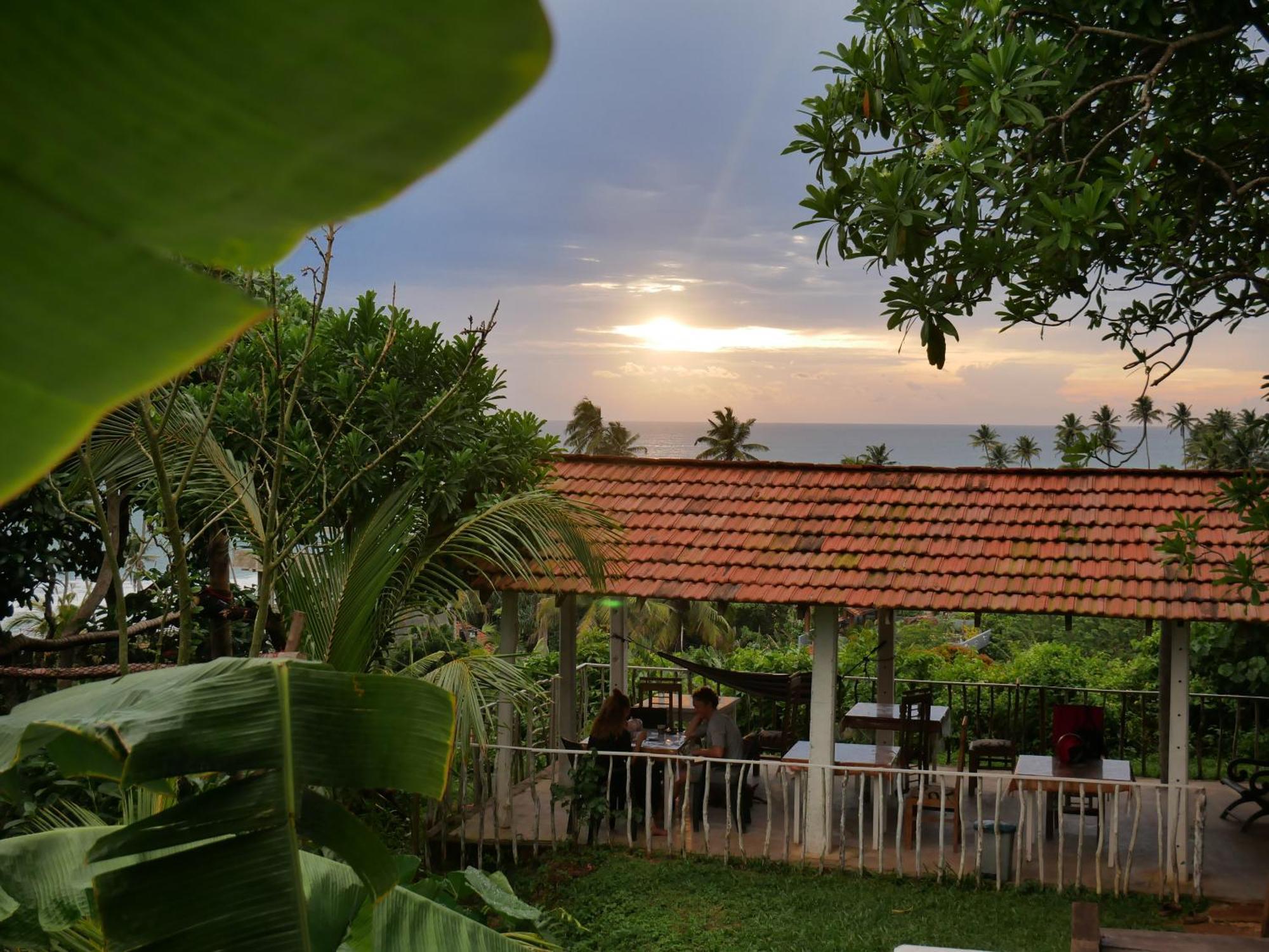 Bed and Breakfast Sky Mountain Cafe With Seaview Велигама Экстерьер фото