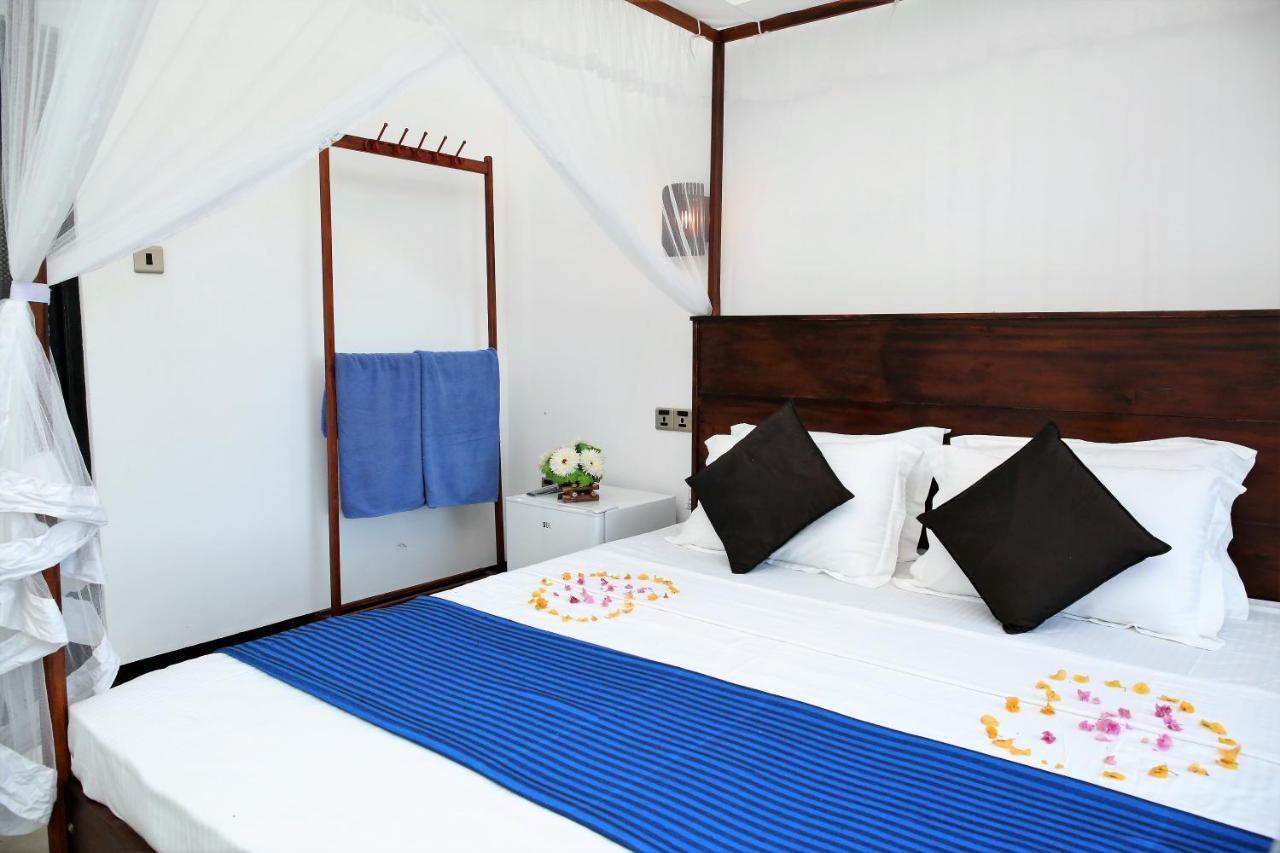 Bed and Breakfast Sky Mountain Cafe With Seaview Велигама Экстерьер фото